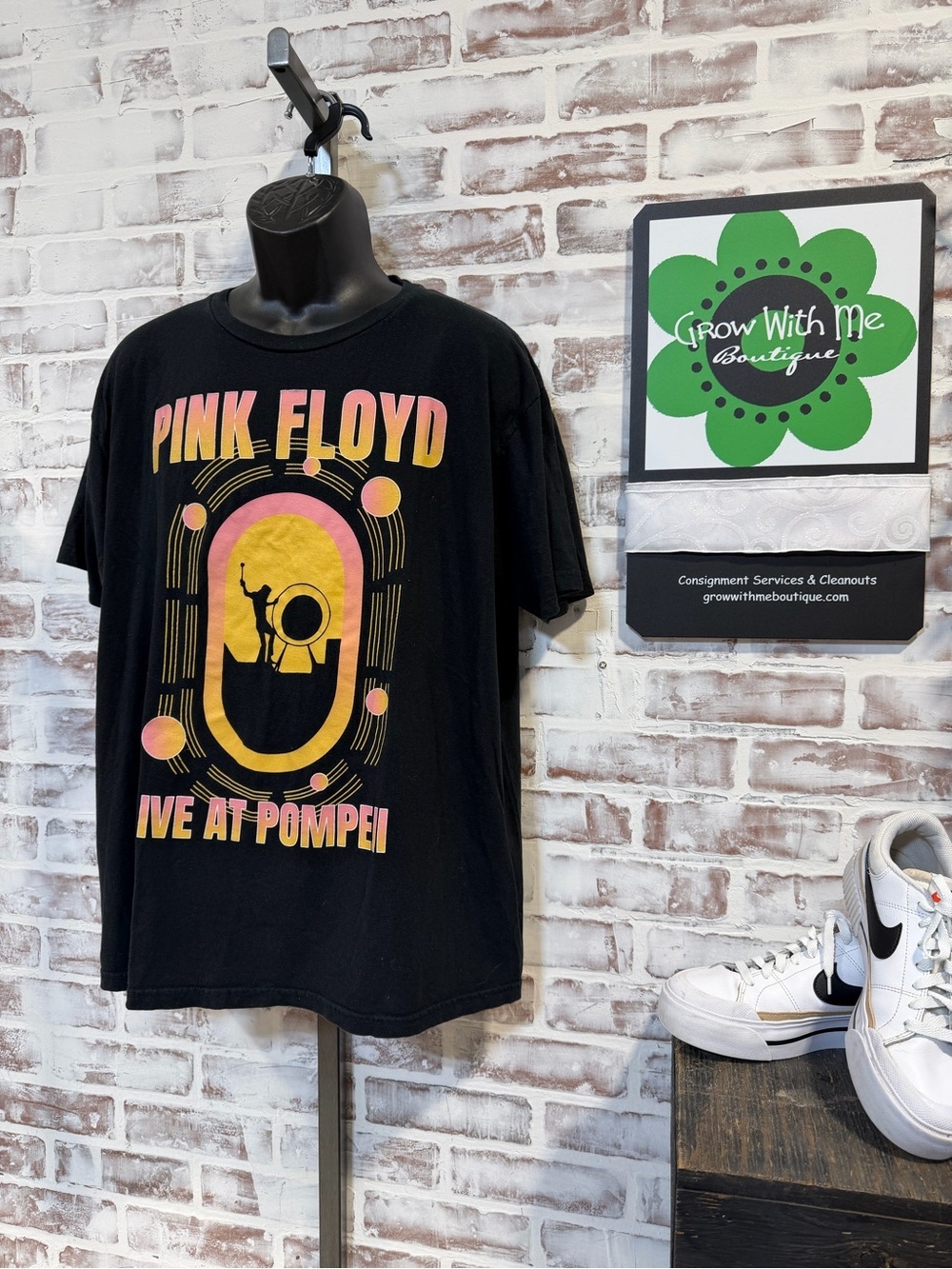 Pink Floyd Black Tee with Yellow and Pink Concert Graphic XL